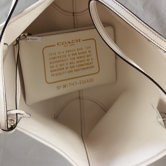 🔥1 left🔥Coach Leather-Reversible City Tote - Picture 8 of 8